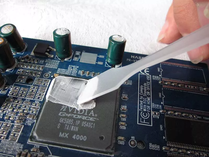 How to properly apply thermal glue